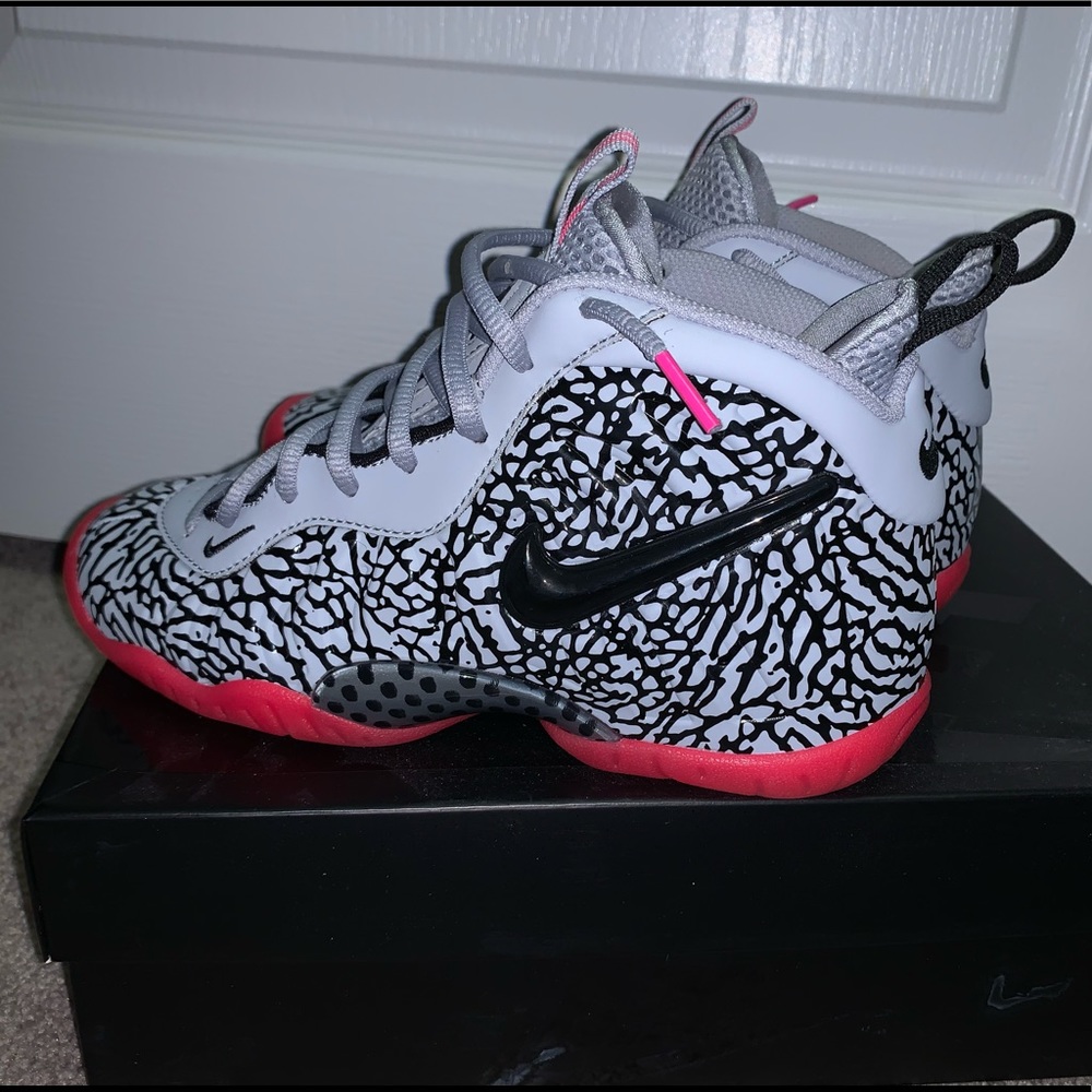 Nike foamposite elephants size 4y
